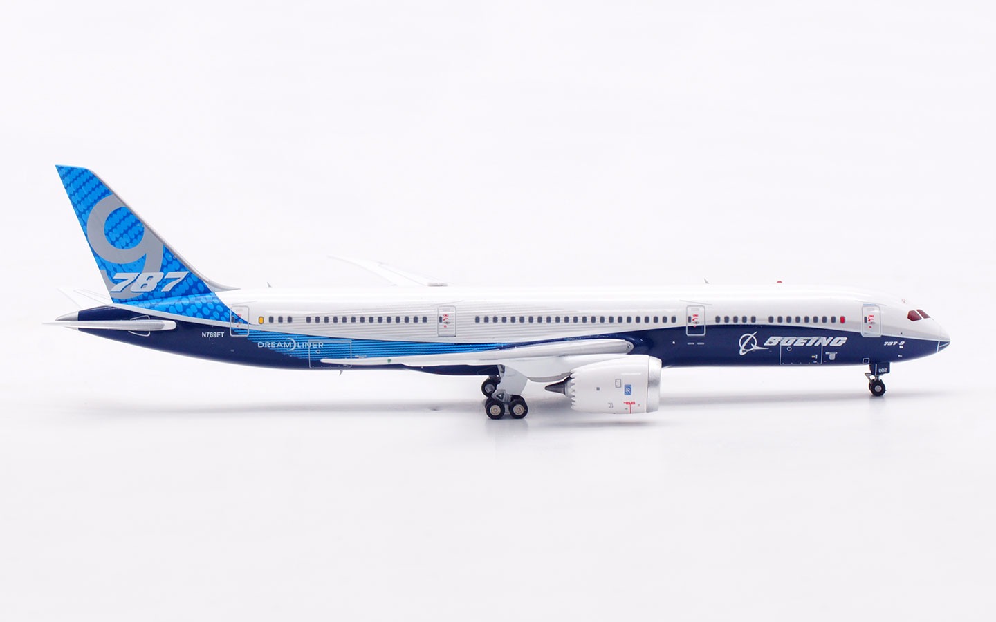 Aviation 400 1:400 Boeing Aircraft Company N789FT Boeing 787-9 - Image 9