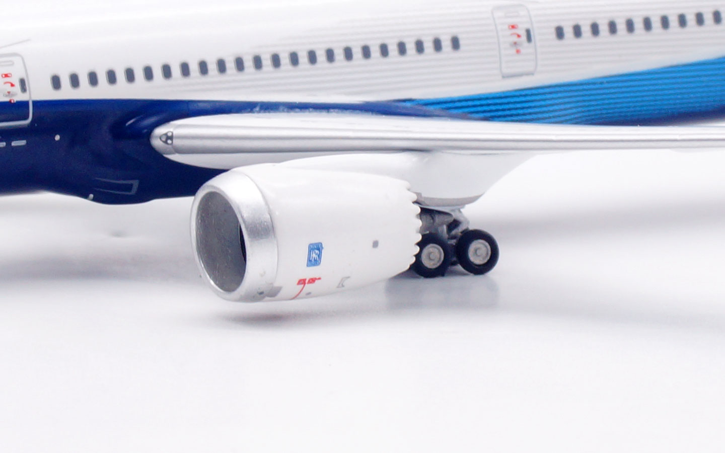 Aviation 400 1:400 Boeing Aircraft Company N789FT Boeing 787-9 - Image 12