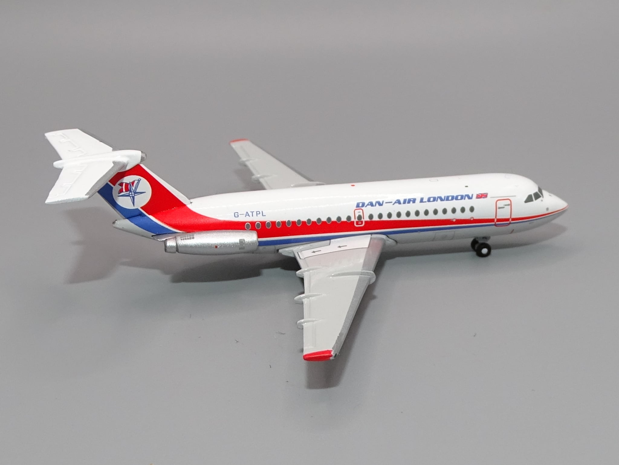 JC Wings 1:400 Dan Air London G-ATPL BAC 111-200 - Image 4