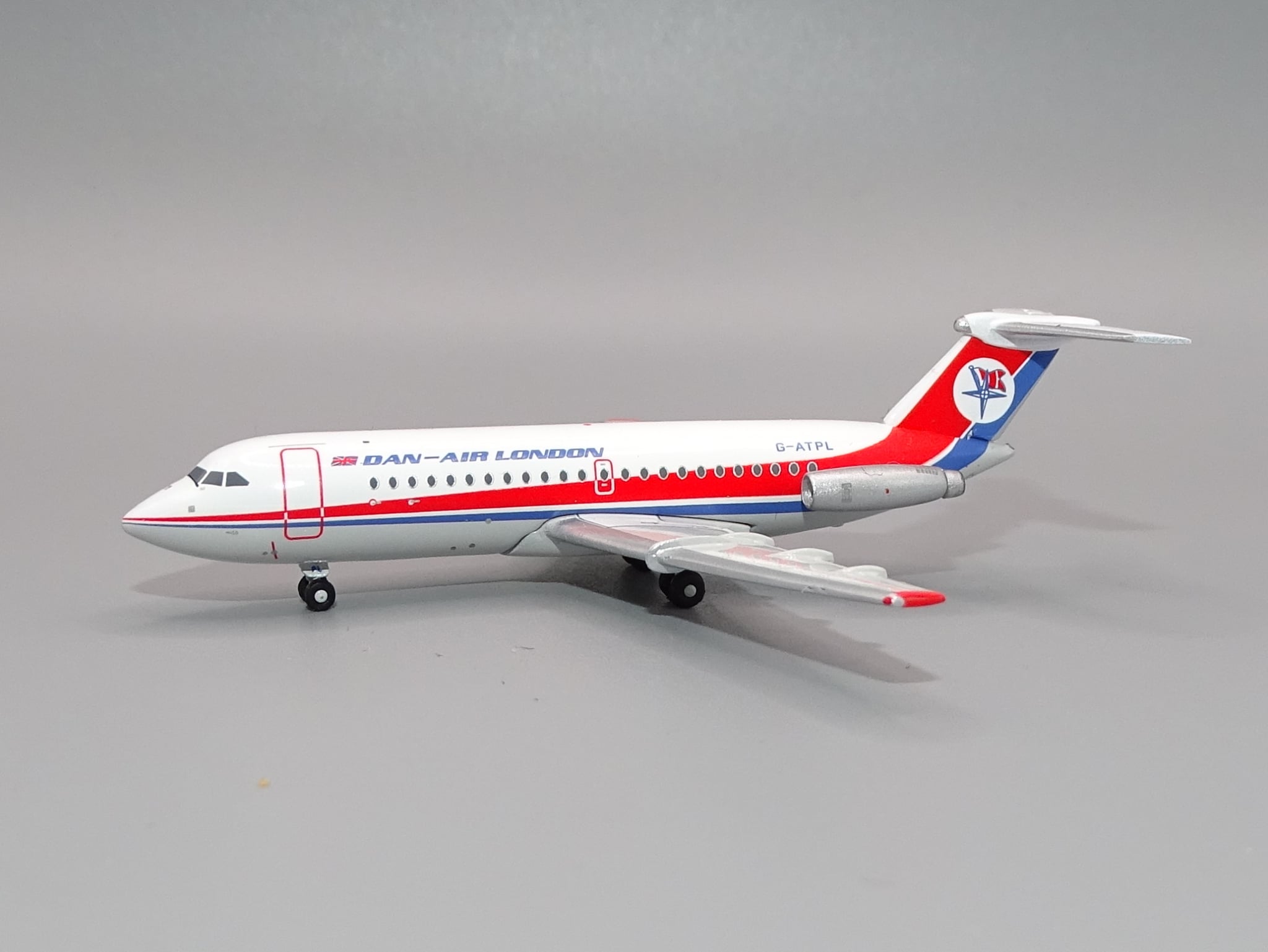 JC Wings 1:400 Dan Air London G-ATPL BAC 111-200 - Image 6