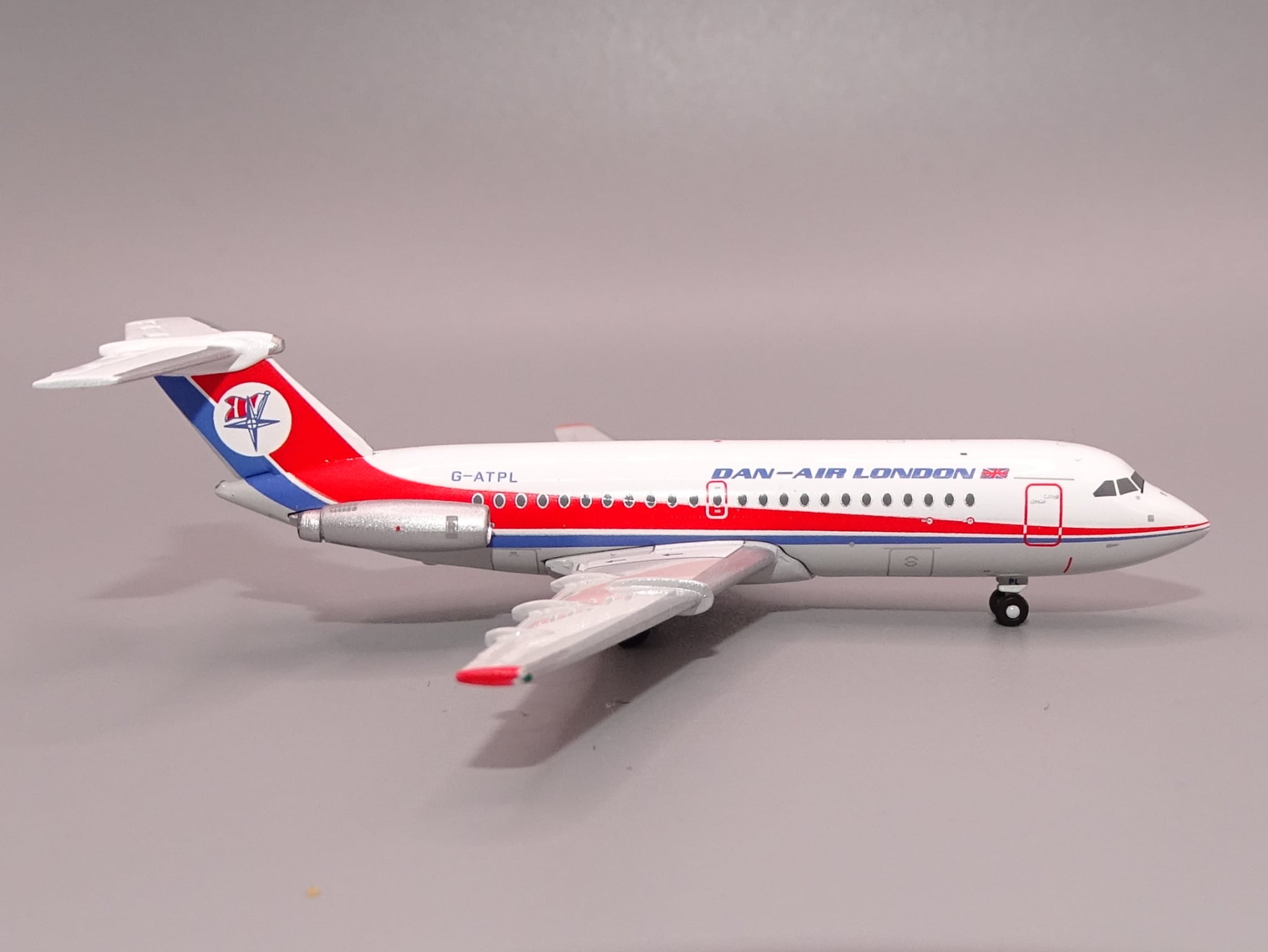 JC Wings 1:400 Dan Air London G-ATPL BAC 111-200 - Image 2