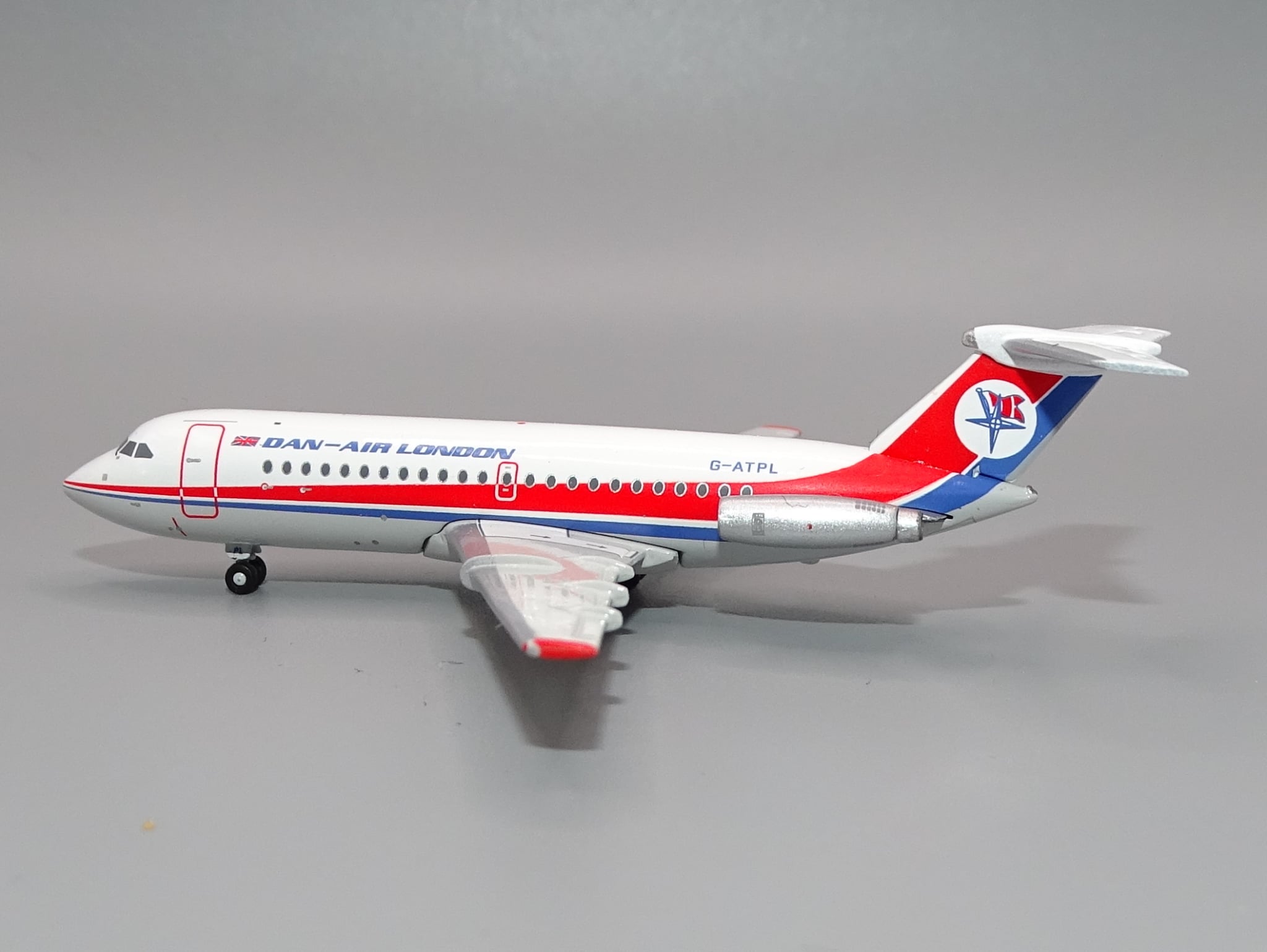 JC Wings 1:400 Dan Air London G-ATPL BAC 111-200 - Image 5