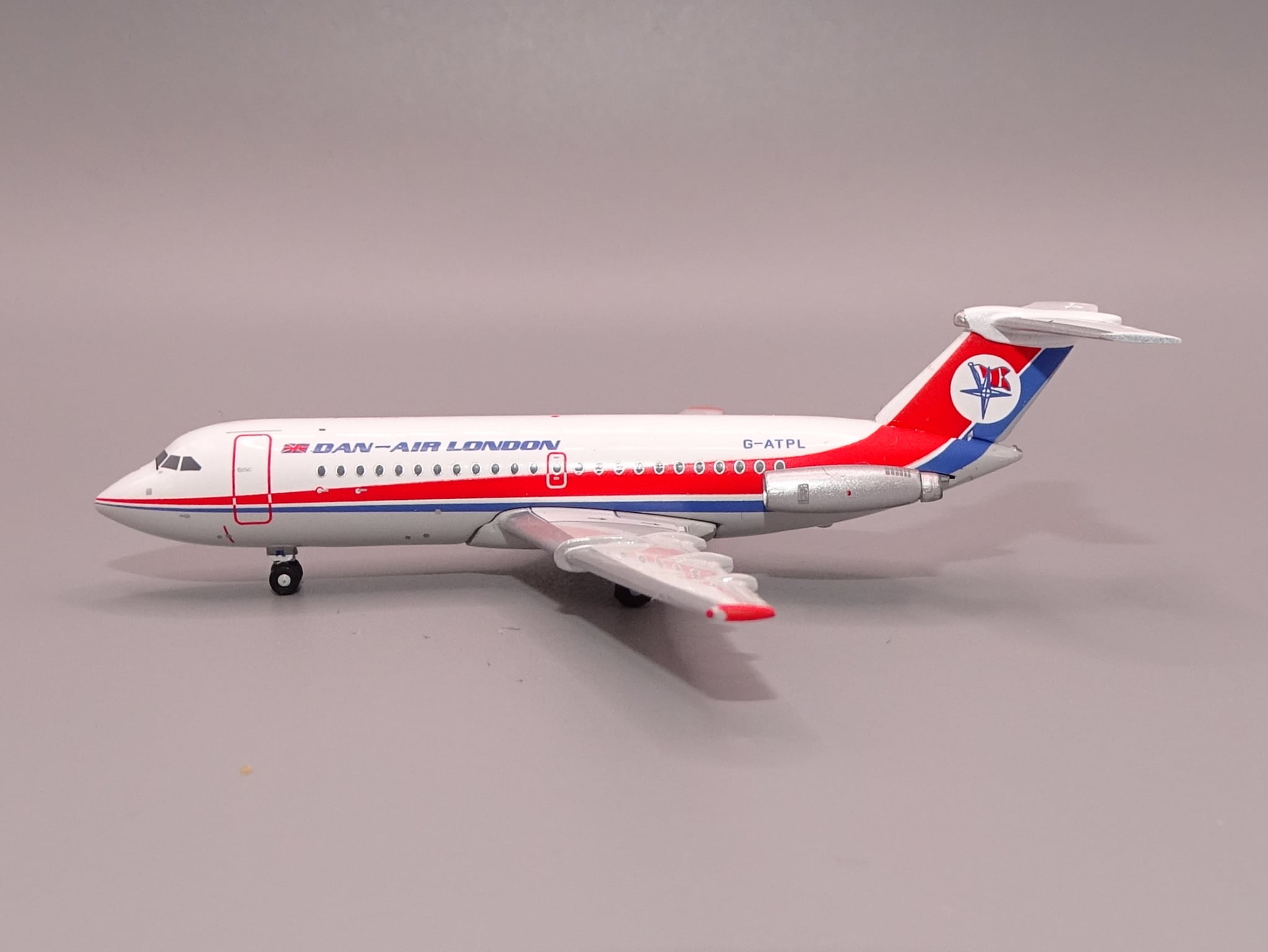 JC Wings 1:400 Dan Air London G-ATPL BAC 111-200 - Image 8