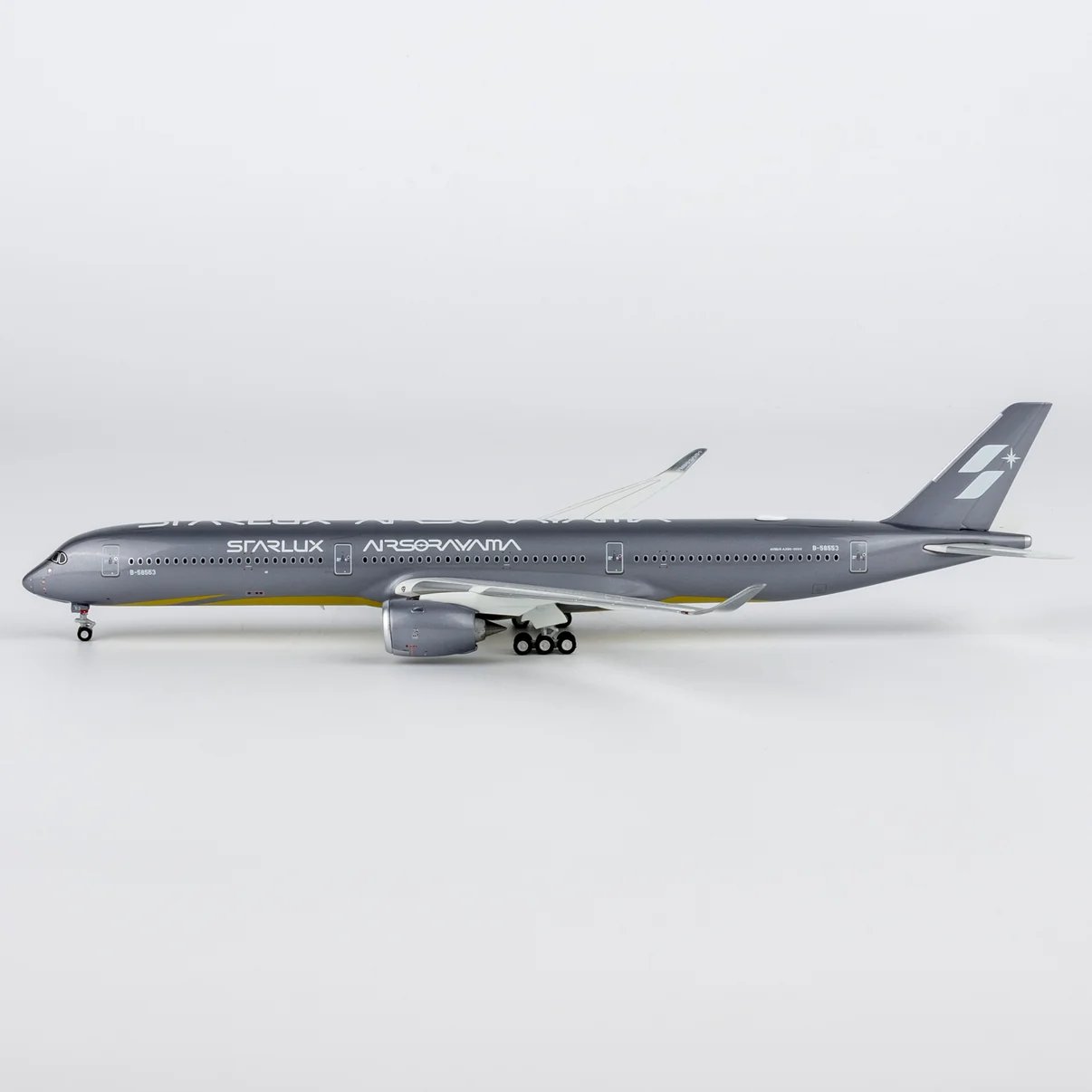 YY Wings 1:400 Starlux Airlines B-58553 Airbus A350-1000 *** PRE-ORDER DUE OCTOBER/NOVEMBER 2026 *** - Image 2
