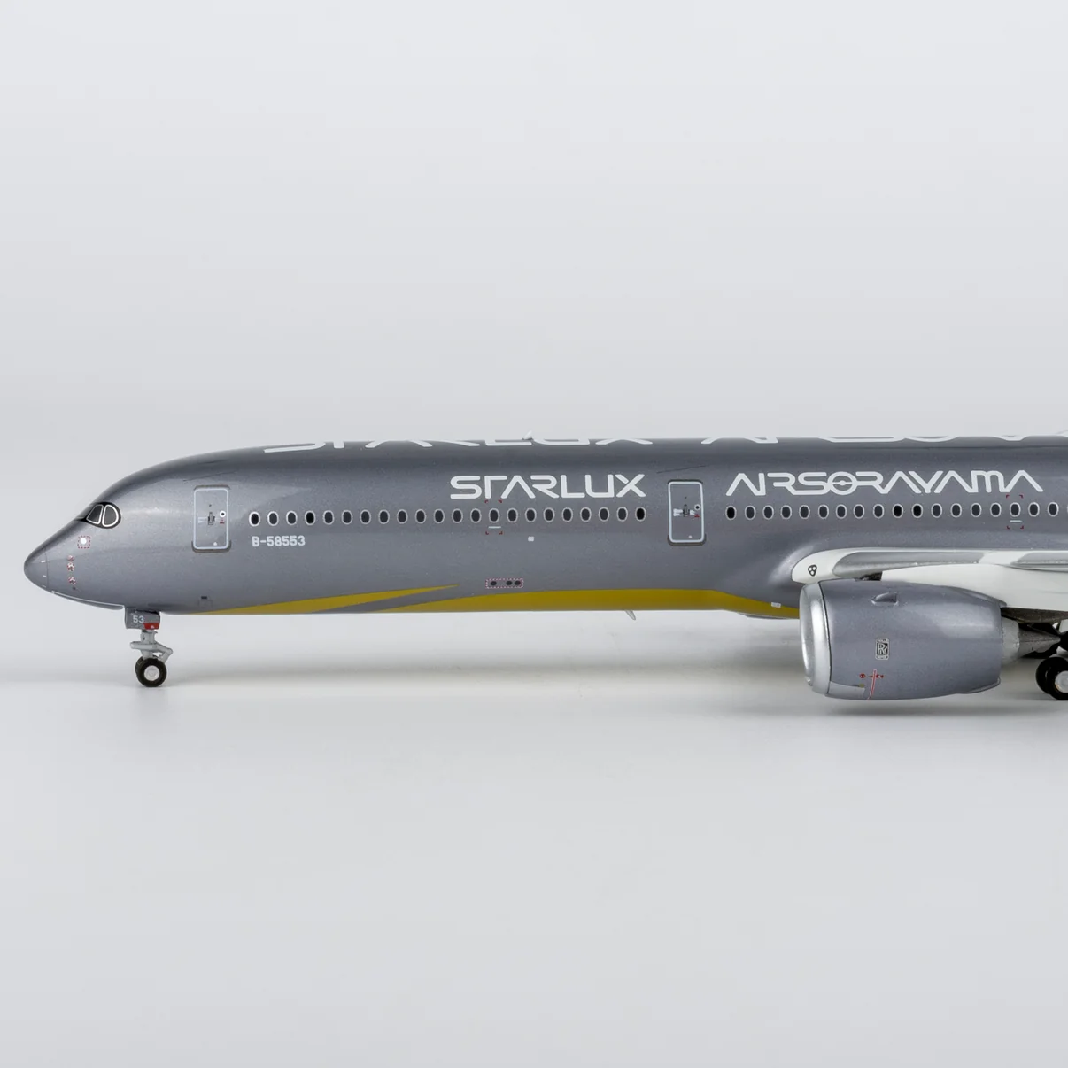 YY Wings 1:400 Starlux Airlines B-58553 Airbus A350-1000 *** PRE-ORDER DUE OCTOBER/NOVEMBER 2026 *** - Image 3