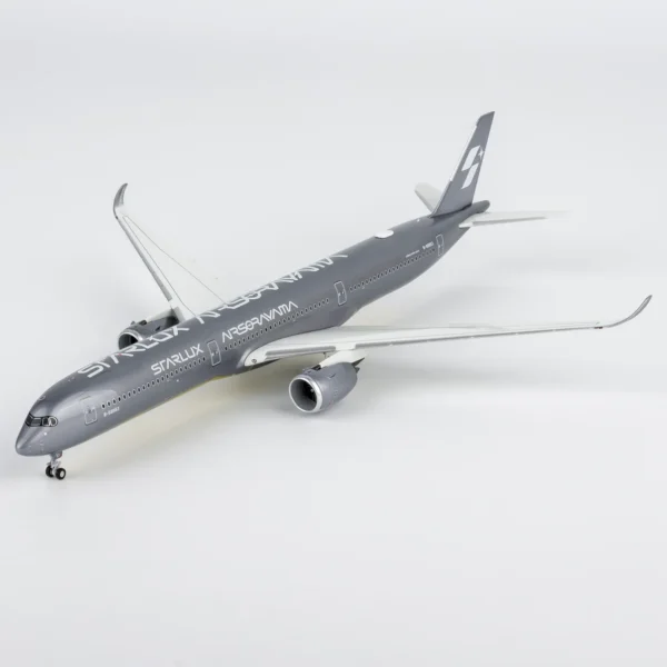 YY Wings 1:400 Starlux Airlines B-58553 Airbus A350-1000 [FLAPS DOWN] *** PRE-ORDER DUE OCTOBER/NOVEMBER 2026 ***