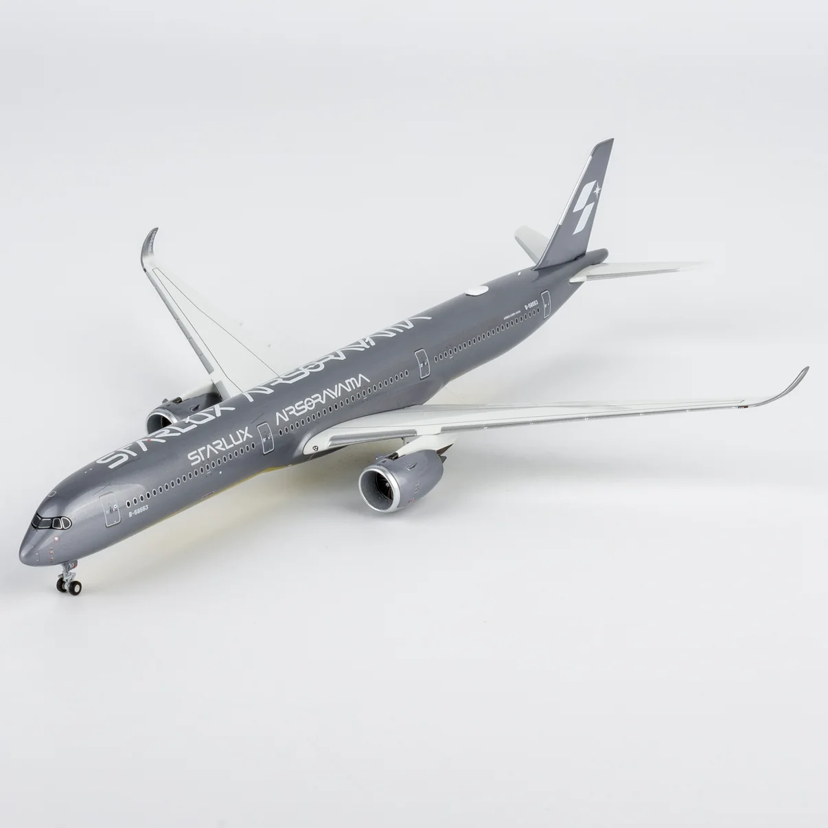 YY Wings 1:400 Starlux Airlines B-58553 Airbus A350-1000 *** PRE-ORDER DUE OCTOBER/NOVEMBER 2026 ***