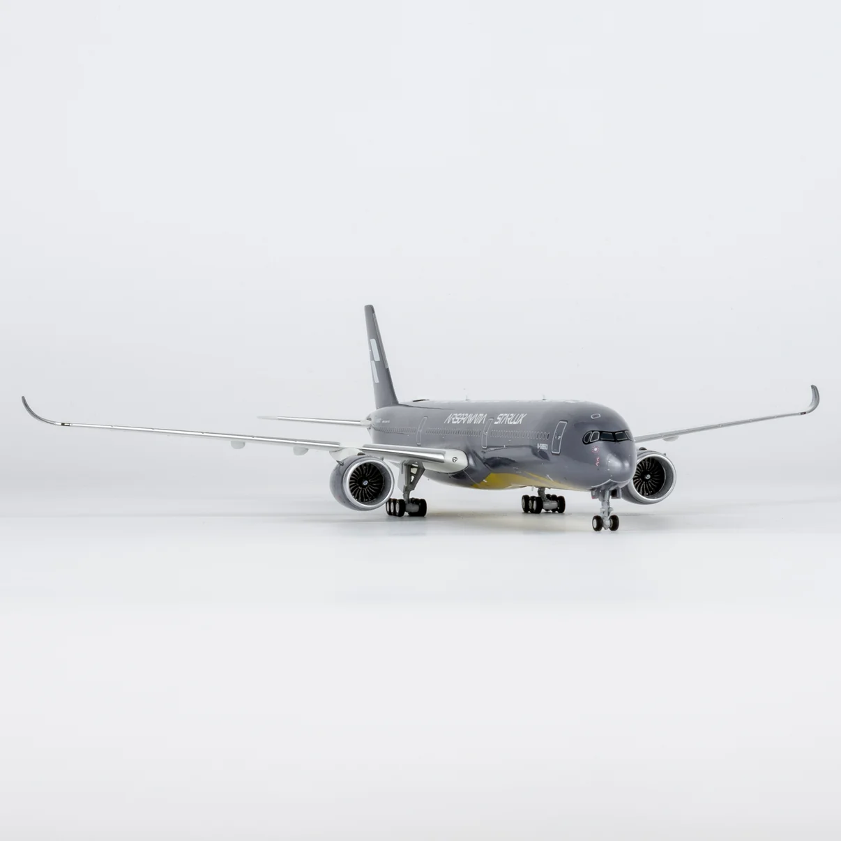 YY Wings 1:400 Starlux Airlines B-58553 Airbus A350-1000 *** PRE-ORDER DUE OCTOBER/NOVEMBER 2026 *** - Image 6