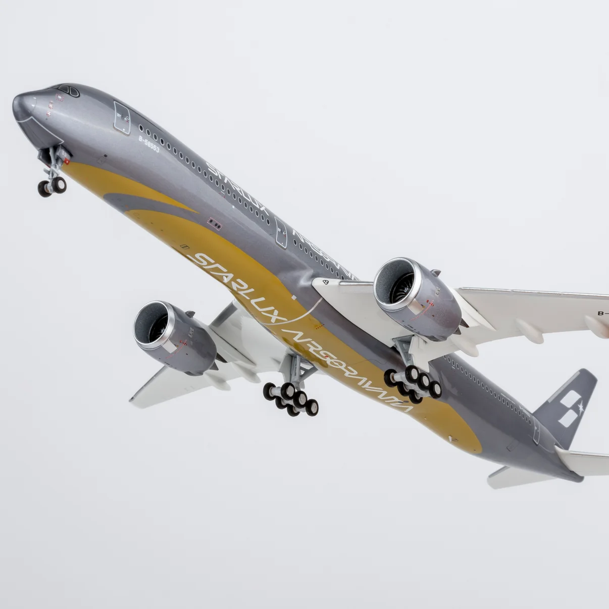 YY Wings 1:400 Starlux Airlines B-58553 Airbus A350-1000 *** PRE-ORDER DUE OCTOBER/NOVEMBER 2026 *** - Image 7