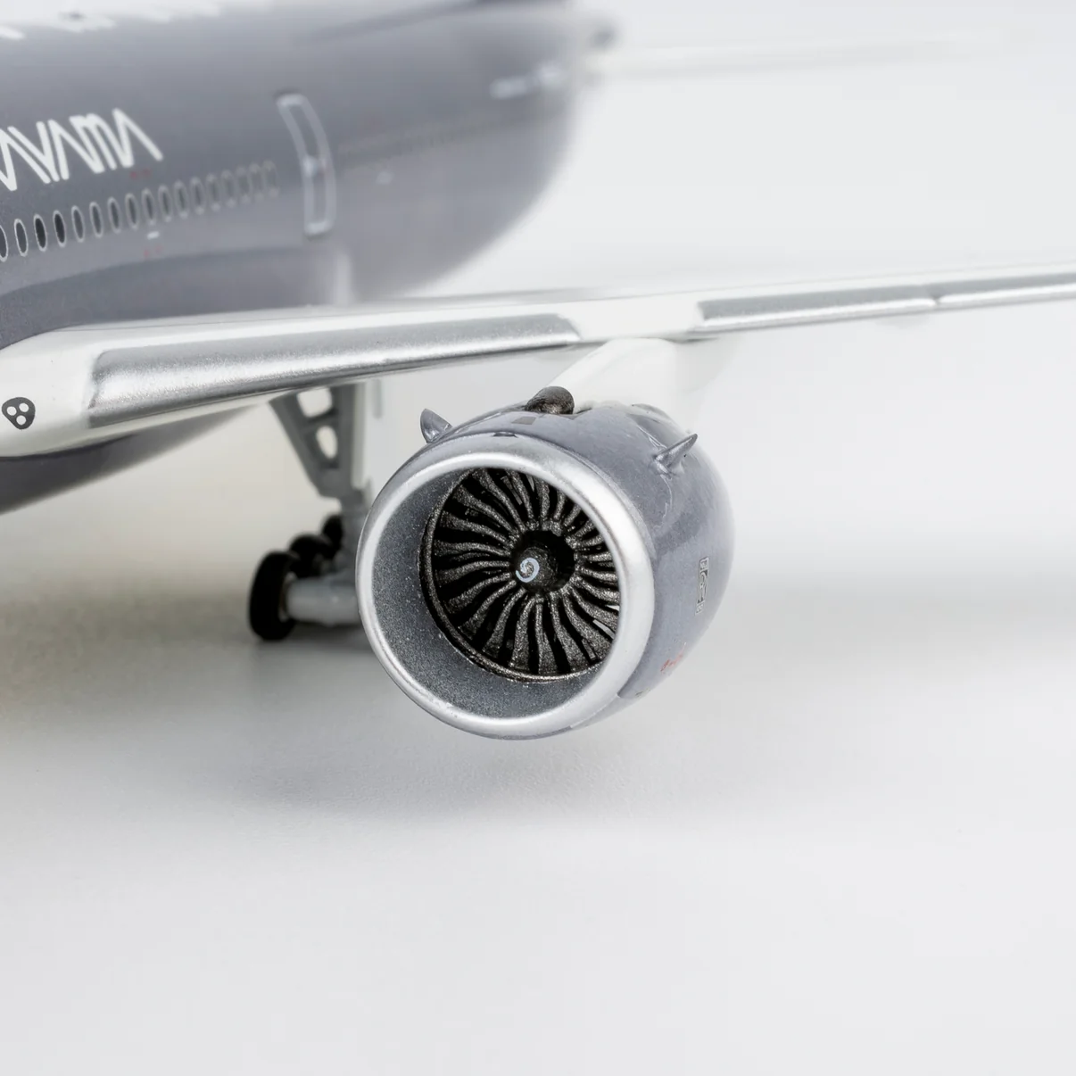 YY Wings 1:400 Starlux Airlines B-58553 Airbus A350-1000 *** PRE-ORDER DUE OCTOBER/NOVEMBER 2026 *** - Image 8